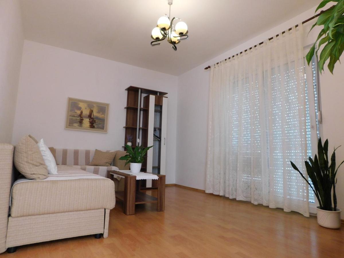 Apartmani Salus Pag Town Exterior foto