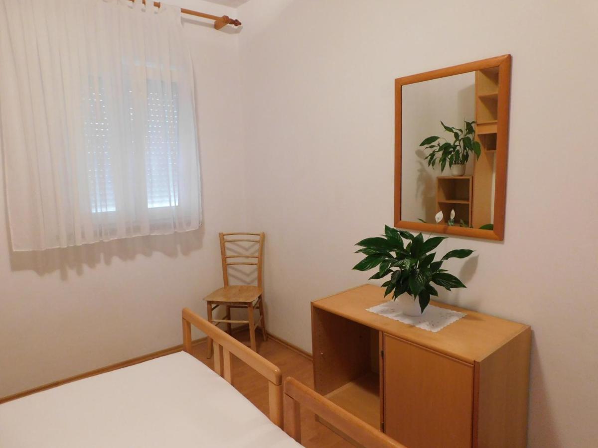 Apartmani Salus Pag Town Exterior foto