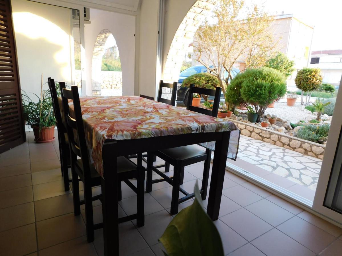 Apartmani Salus Pag Town Exterior foto