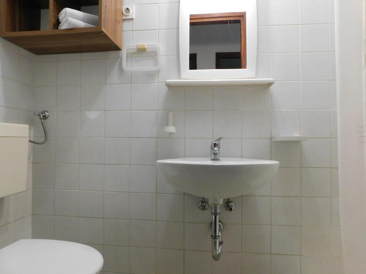 Apartmani Salus Pag Town Exterior foto